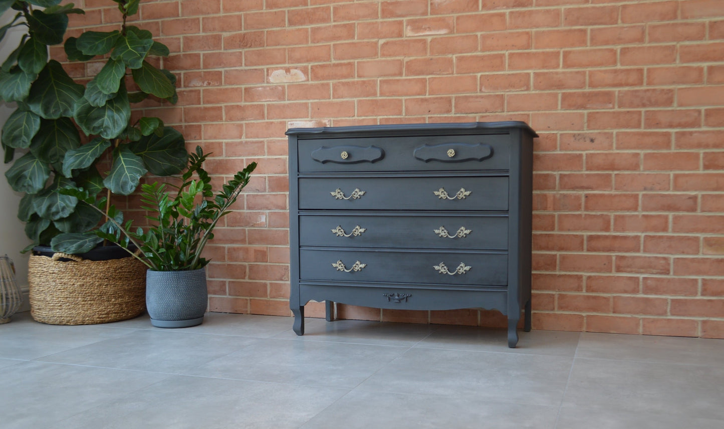 Vintage French Louis Style 3-Drawer Chest of drawers