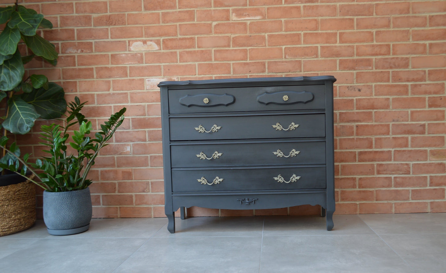 Vintage French Louis Style 3-Drawer Chest of drawers